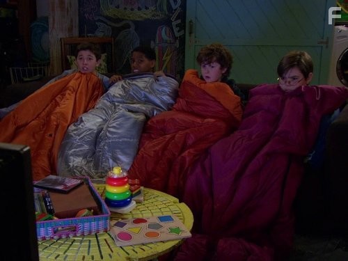 Mackenzie Hannigan, Nolan Gould, Bradley Steven Perry, and Najee Muhammad in Держись, Чарли! (2010)