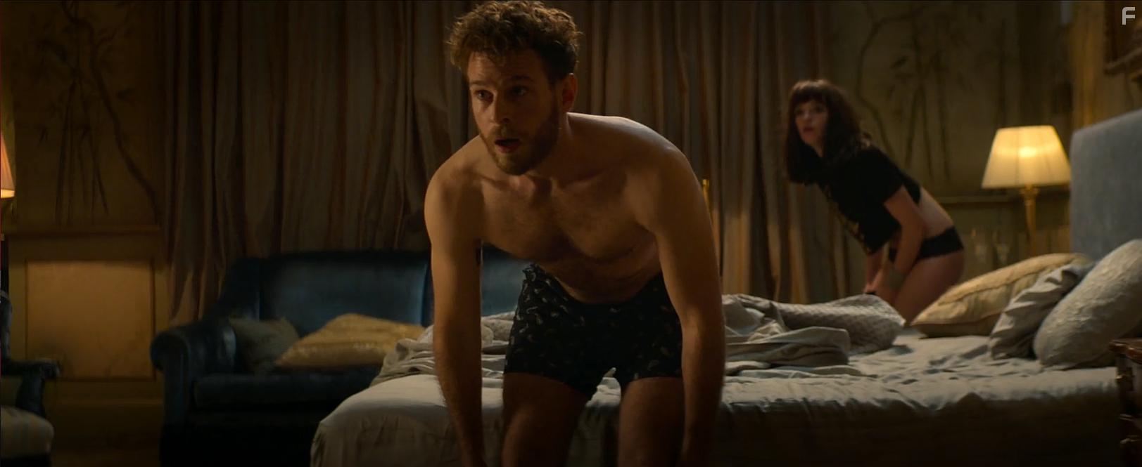 lvaro Cervantes and Susana Abaitua in Loco por ella (2021)