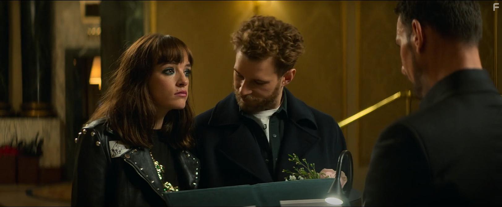 lvaro Cervantes and Susana Abaitua in Loco por ella (2021)