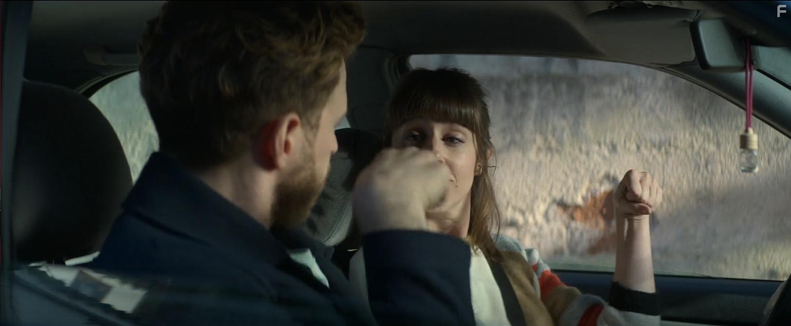 lvaro Cervantes and Paula Malia in Loco por ella (2021)