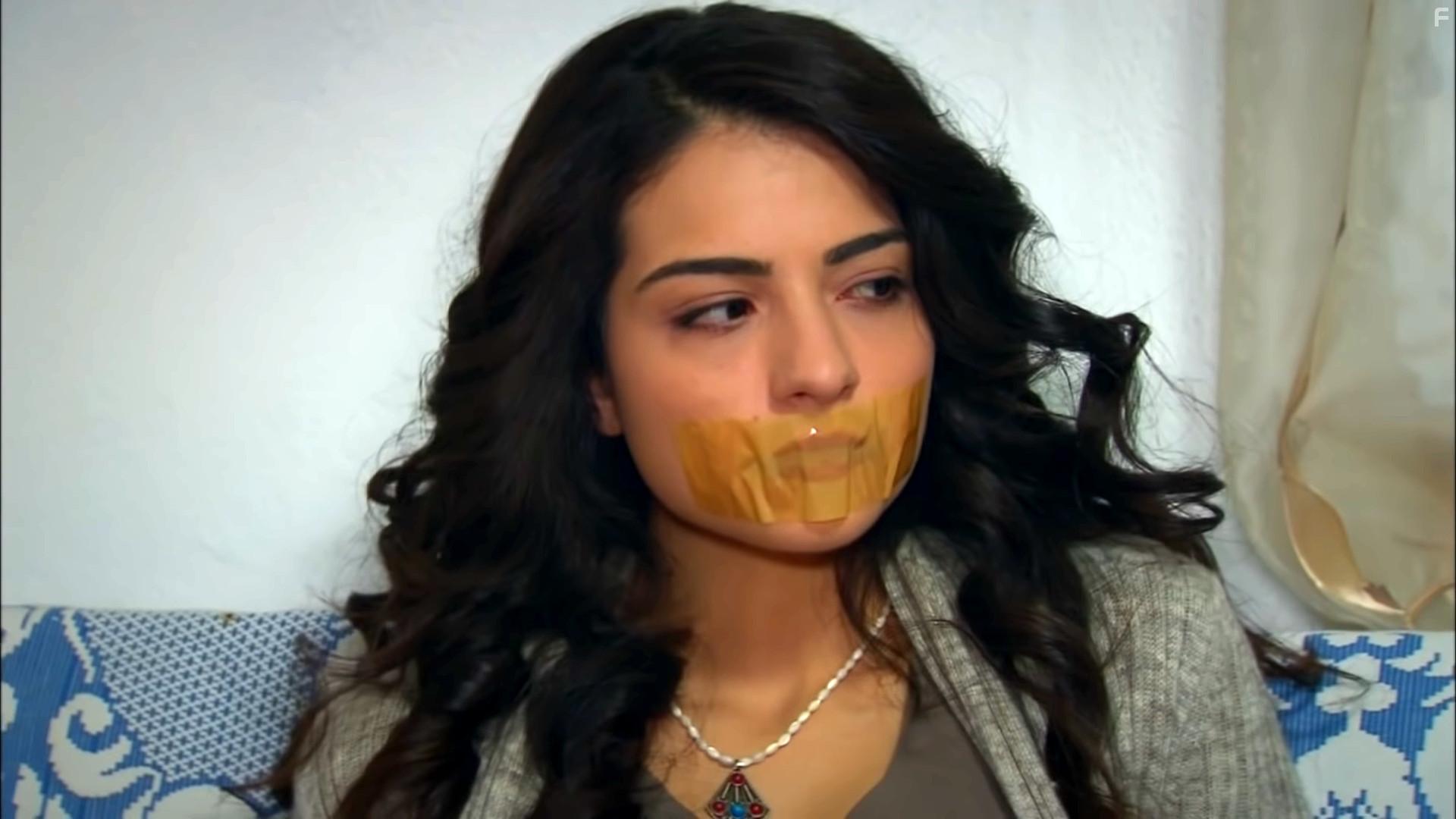 Melisa Pamuk in Yer Gk Ask (2010)