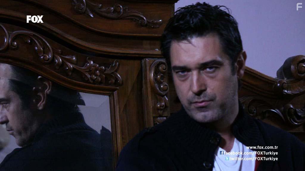 Burak Hakki in Yer Gk Ask (2010)