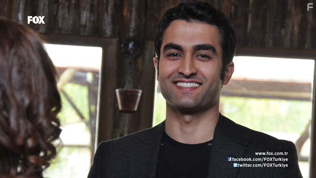 Tolga Sala in Yer Gk Ask (2010)