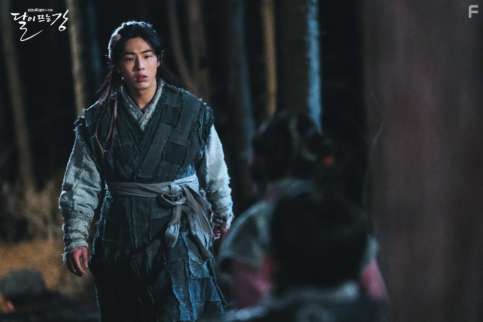 Ji Soo in Daleui Ddeuneun Gang (2021)