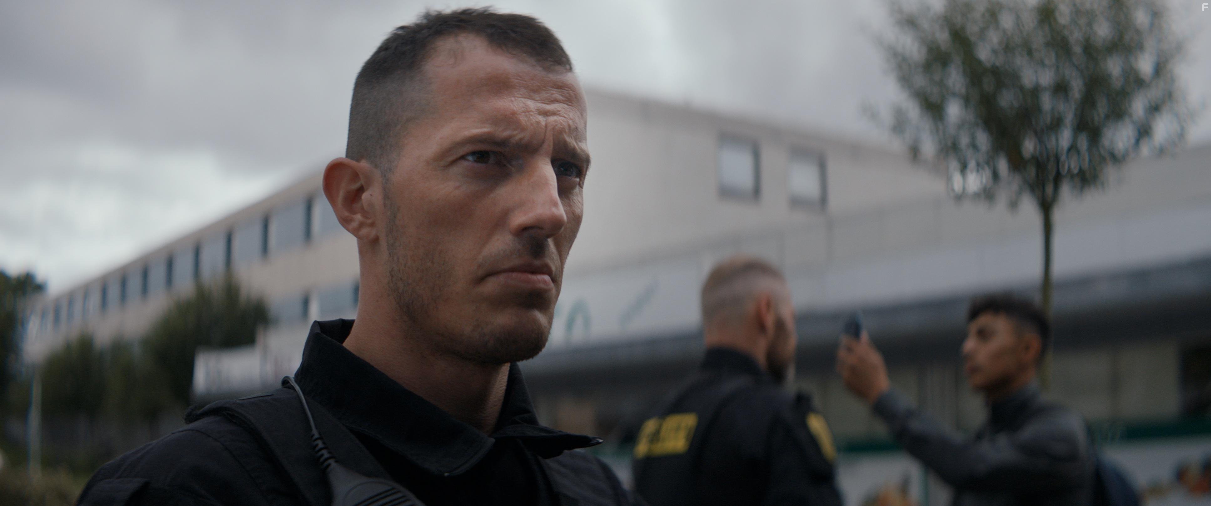 Simon Sears in Shorta (2020)