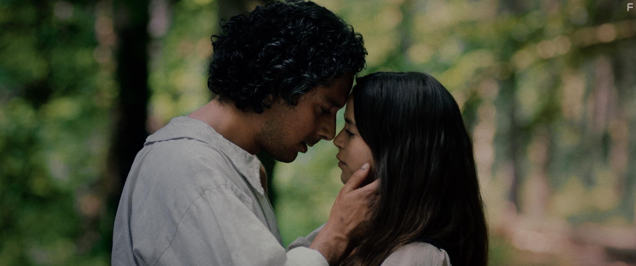 Xenia Assenza and Erkan Acar in Hexenjagd (2021)