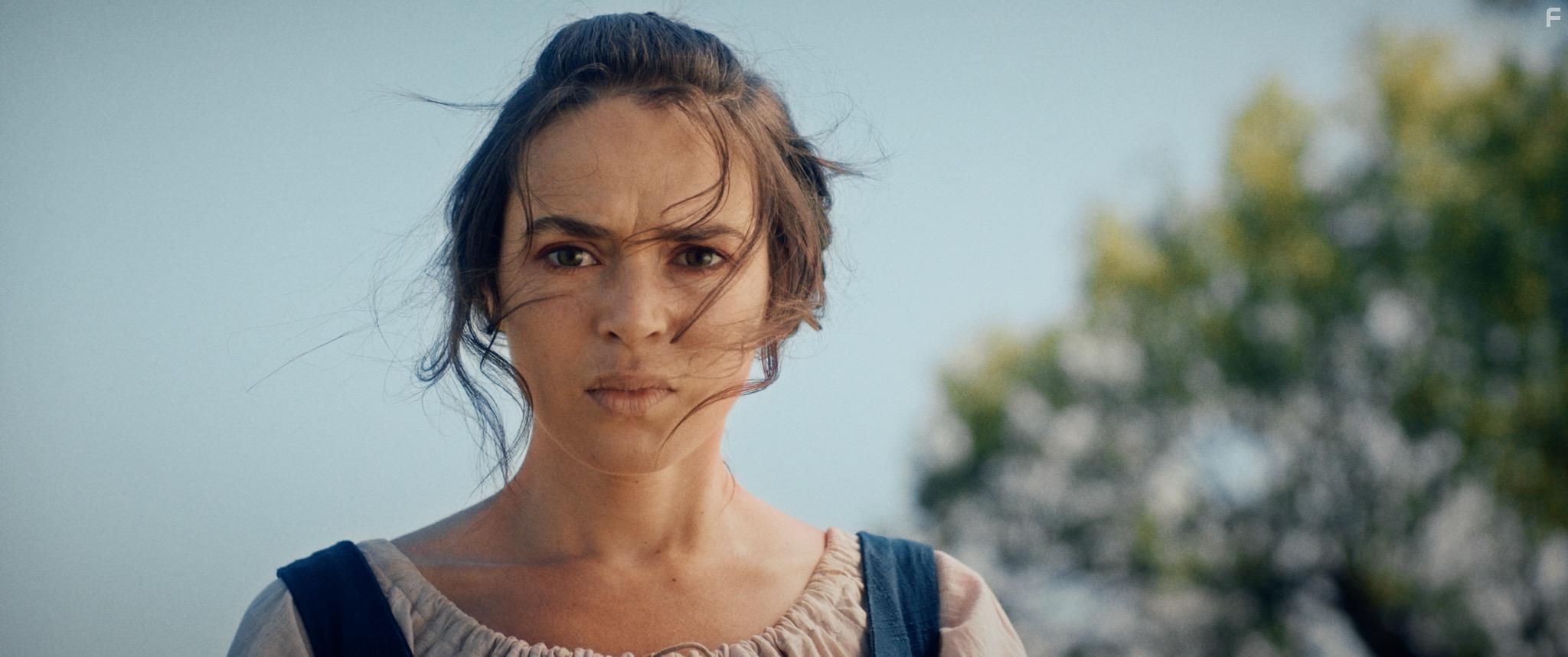 Xenia Assenza in Hexenjagd (2021)