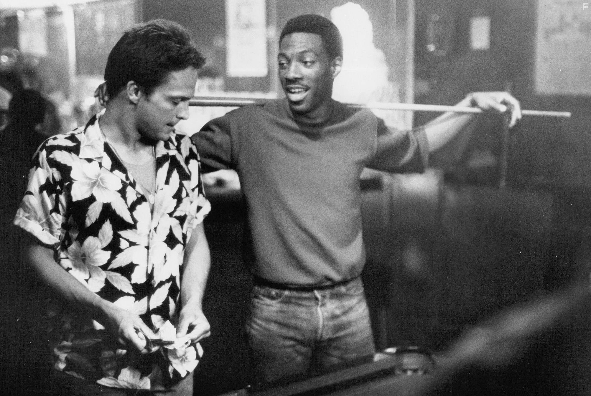 Eddie Murphy and James Russo in Полицейский из Беверли-Хиллз (1984)