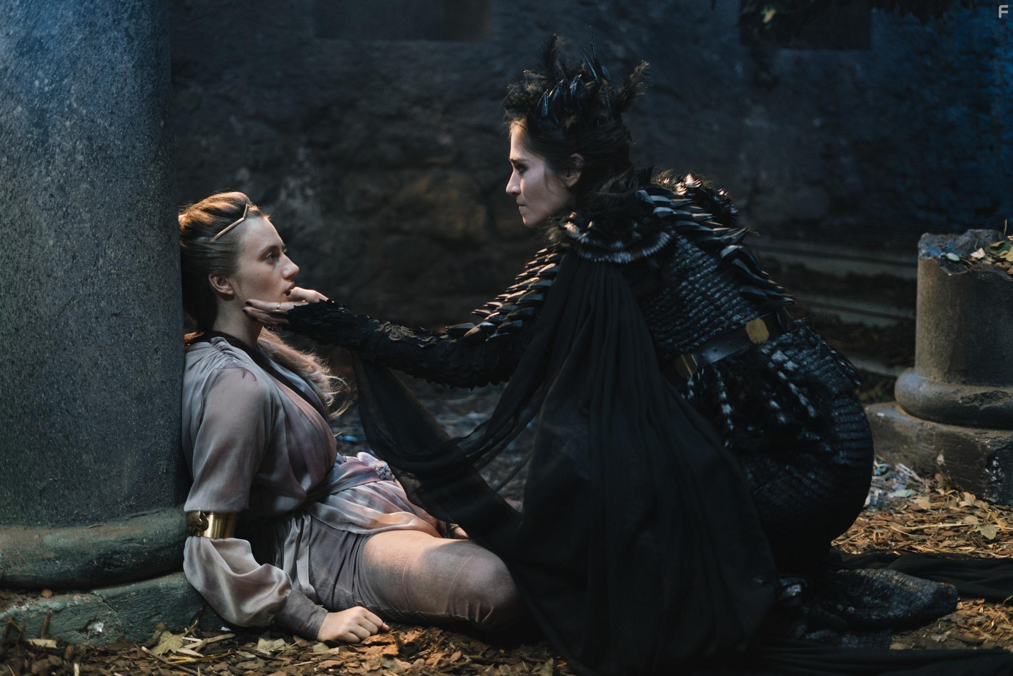 Simona Zmrzl and Natalia Germani in Princezna zaklet v case (2020)