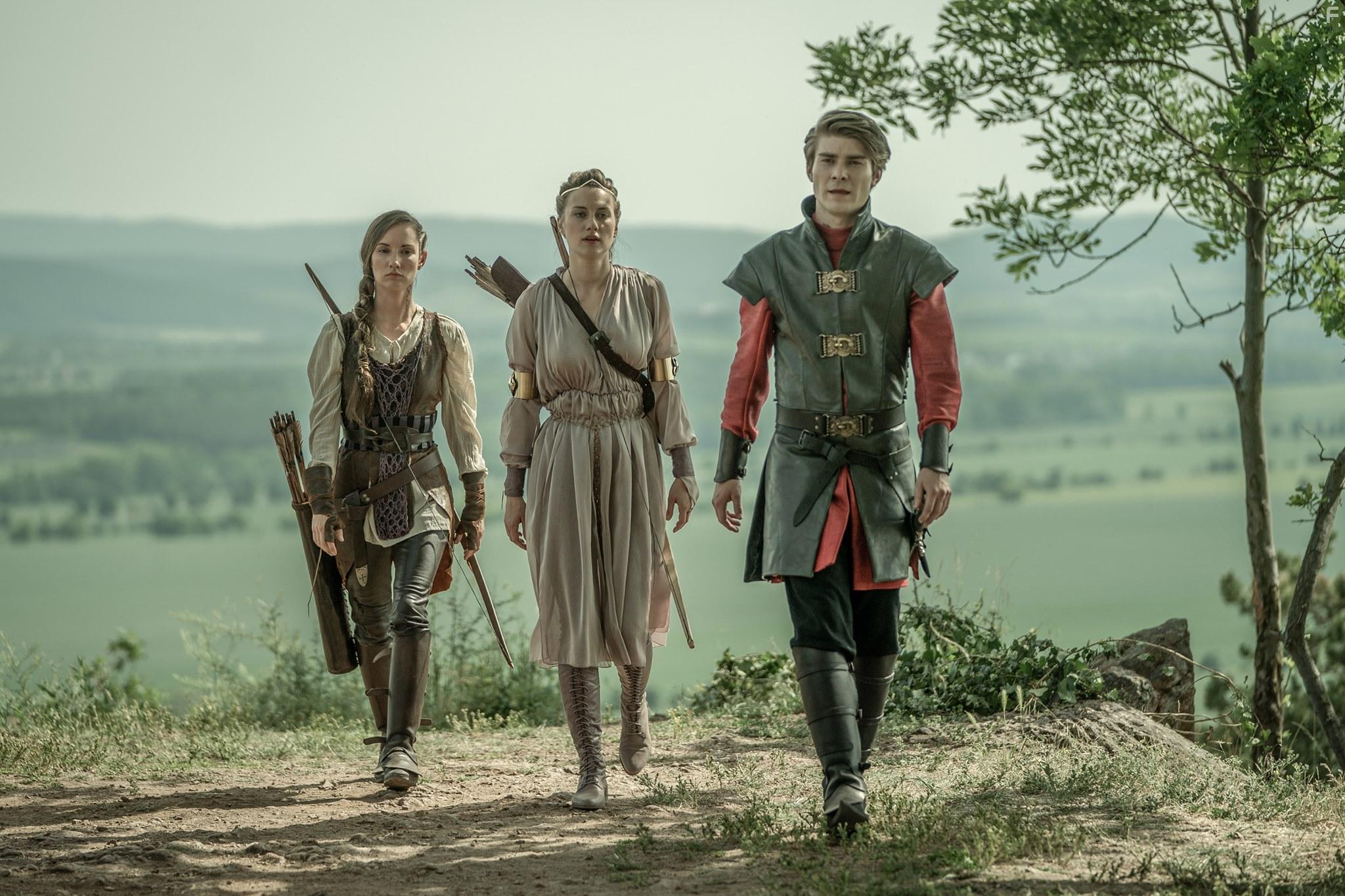 Eliska Krenkov, Natalia Germani, and Marek Lambora in Princezna zaklet v case (2020)