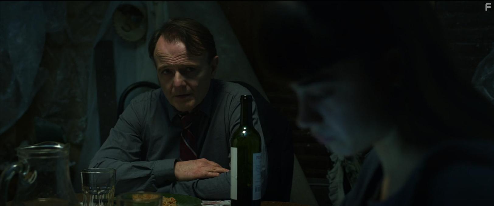 Luis Machn and Camila Vaccarini in La Funeraria (2020)