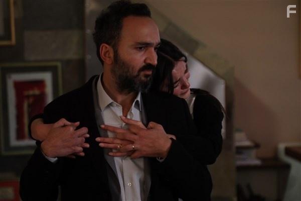 Gokhan Yikilkan and Pinar Deniz in Kirmizi Oda (2020)