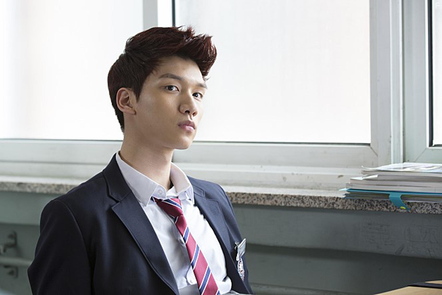 Sang-Hyuk Han in Ja-ba-ya san-da (2016)