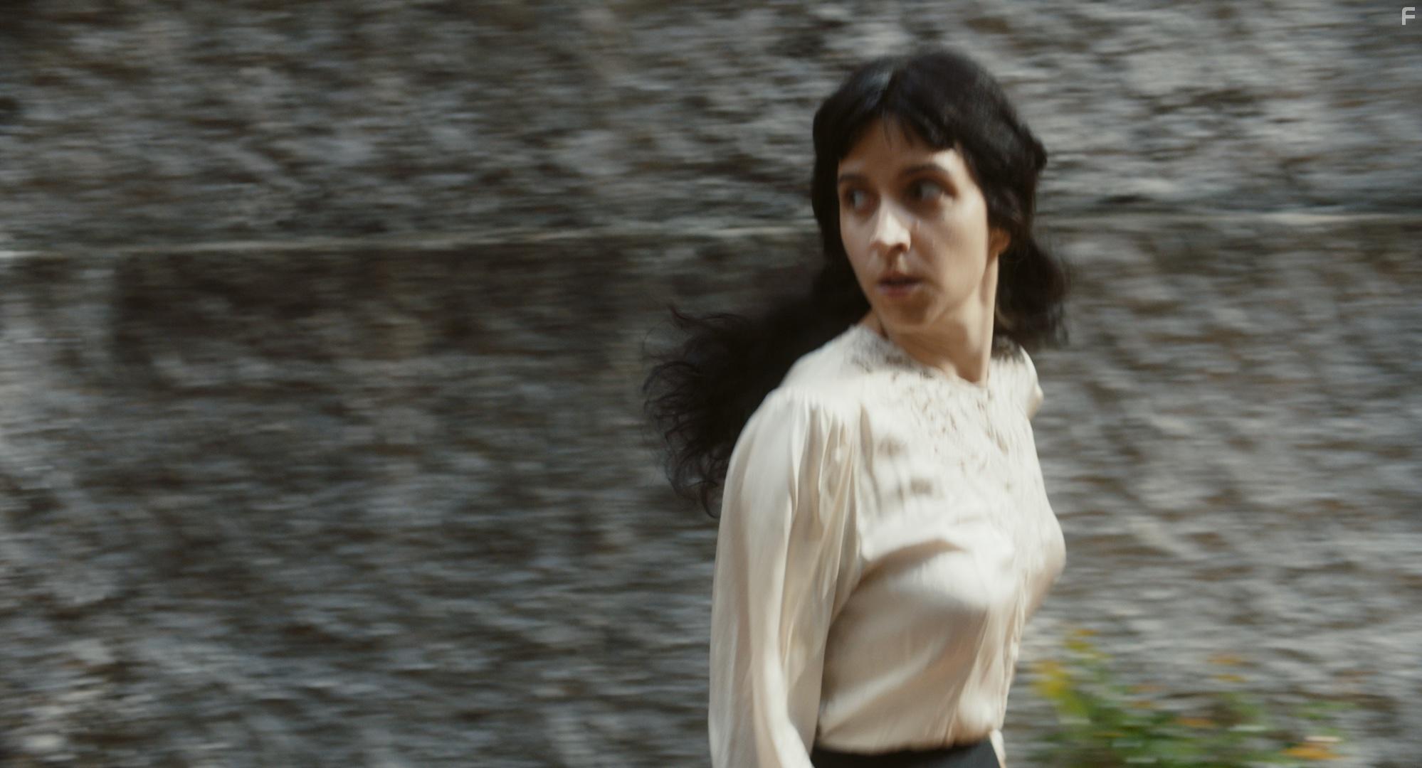 Carolina Bianchi in Todos os Mortos (2020)