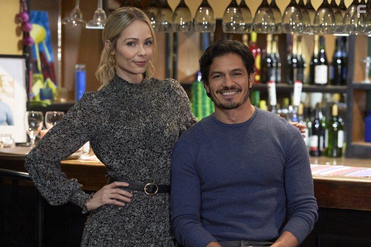 Nicholas Gonzalez and Laura Vandervoort in Playing Cupid (2021)
