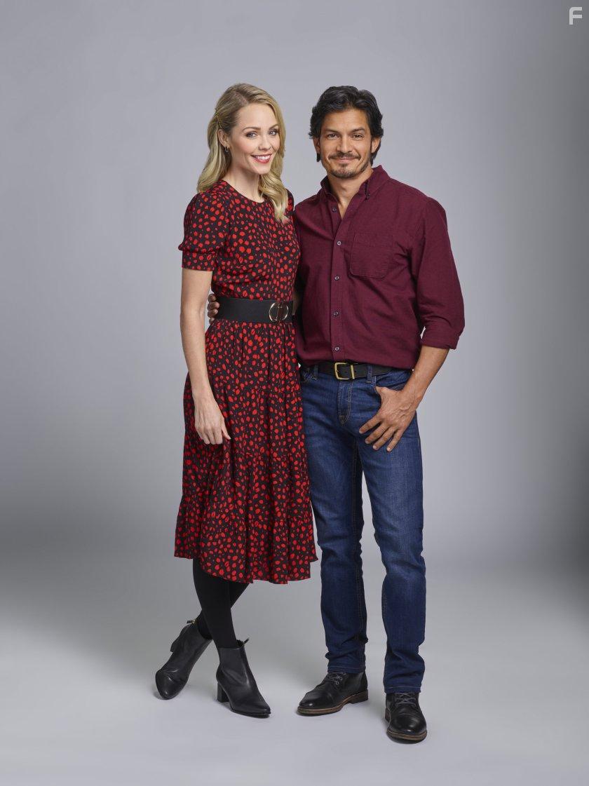 Laura Vandervoort in Playing Cupid (2021)