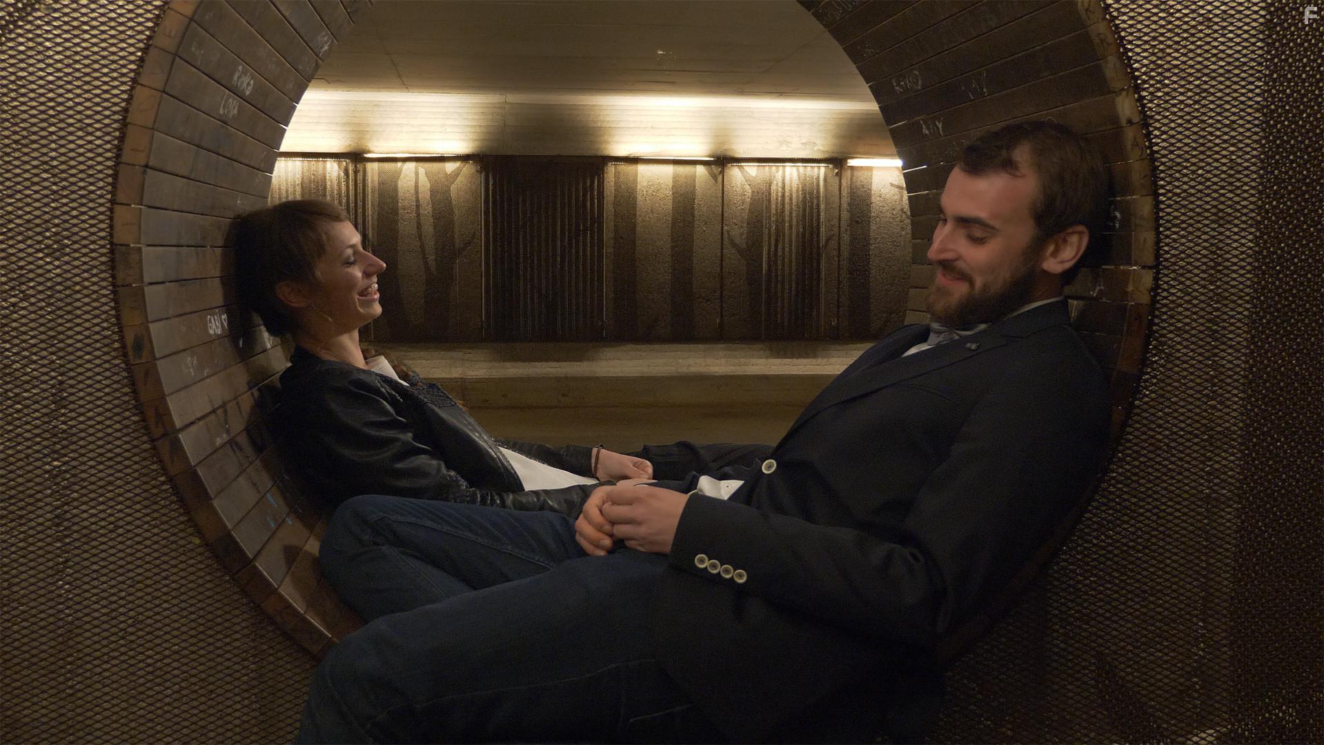 Urska Klajn and Paul Hernes Barnes in How to Be a Writer (2019)