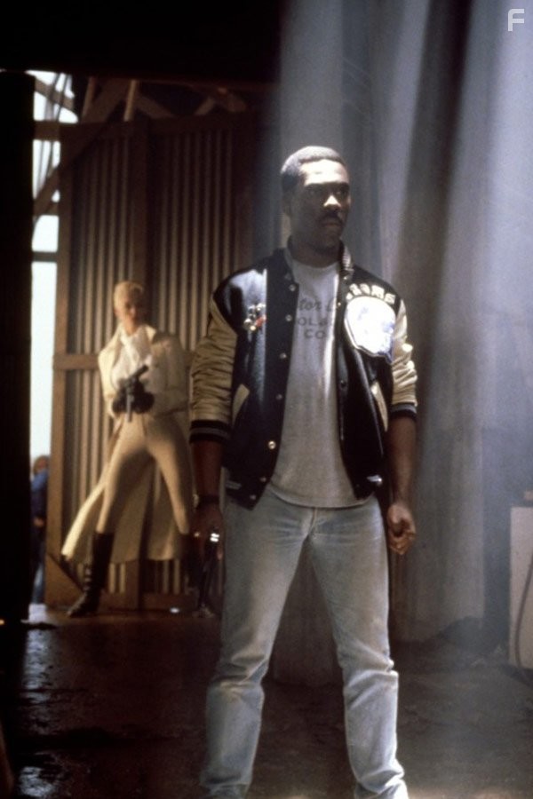 Eddie Murphy and Brigitte Nielsen in Полицейский из Беверли-Хиллз II (1987)