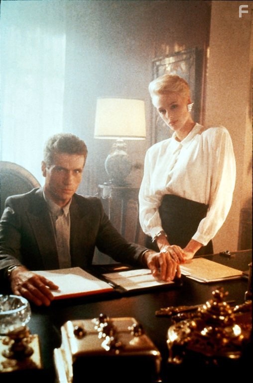 Brigitte Nielsen and J?rgen Prochnow in Полицейский из Беверли-Хиллз II (1987)