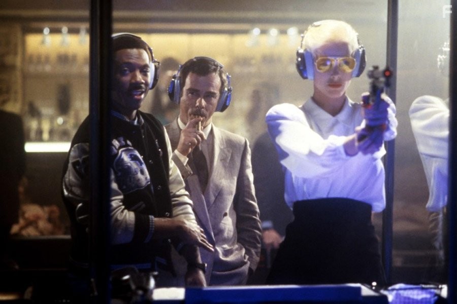 Eddie Murphy, Brigitte Nielsen, and Dean Stockwell in Полицейский из Беверли-Хиллз II (1987)