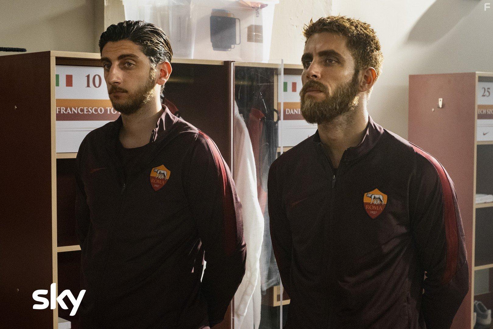 Marco Rossetti and Pietro Castellitto in Speravo de mor prima (2021)