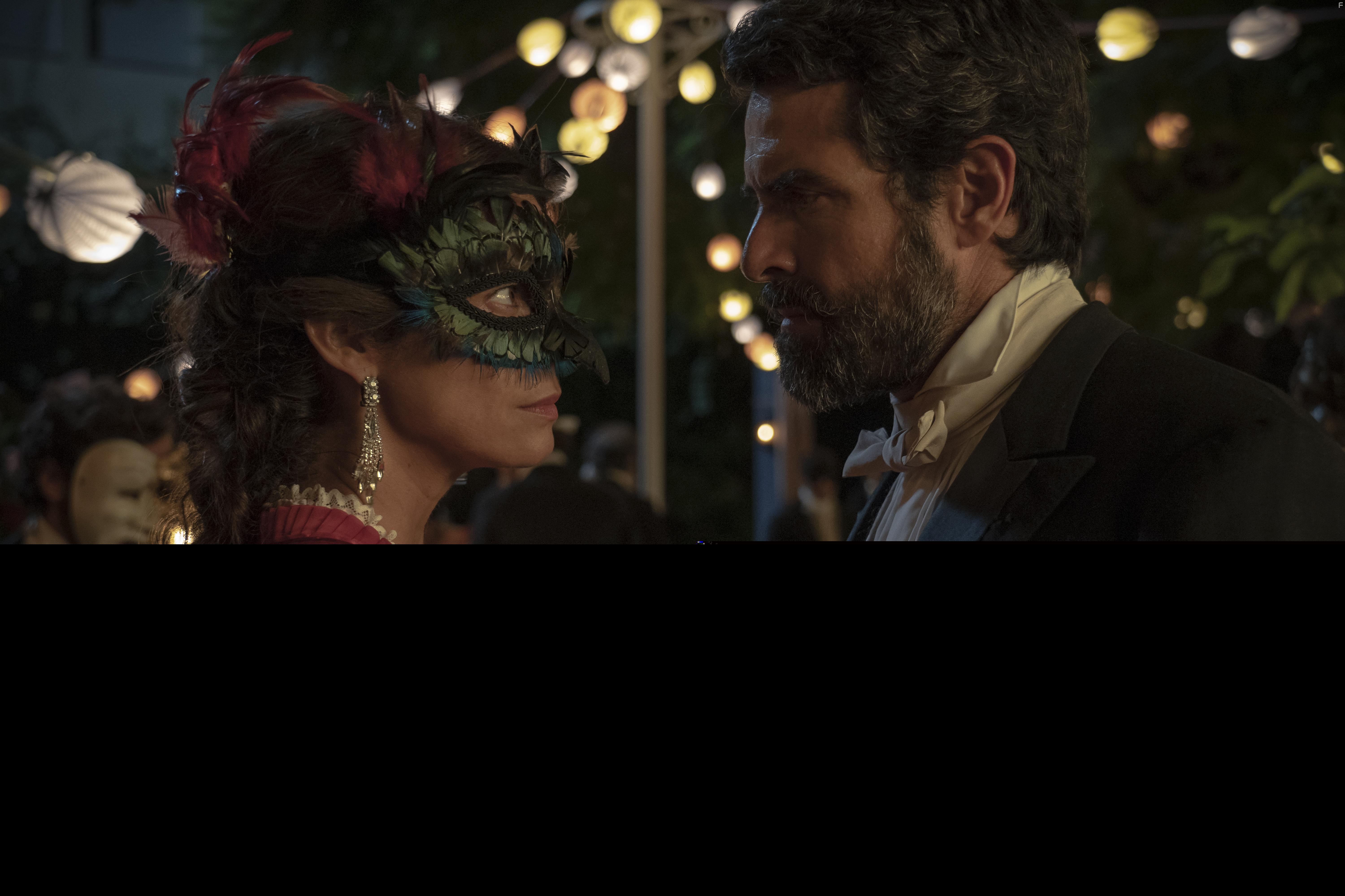 Juana Acosta and Rafael Novoa in La templanza (2021)