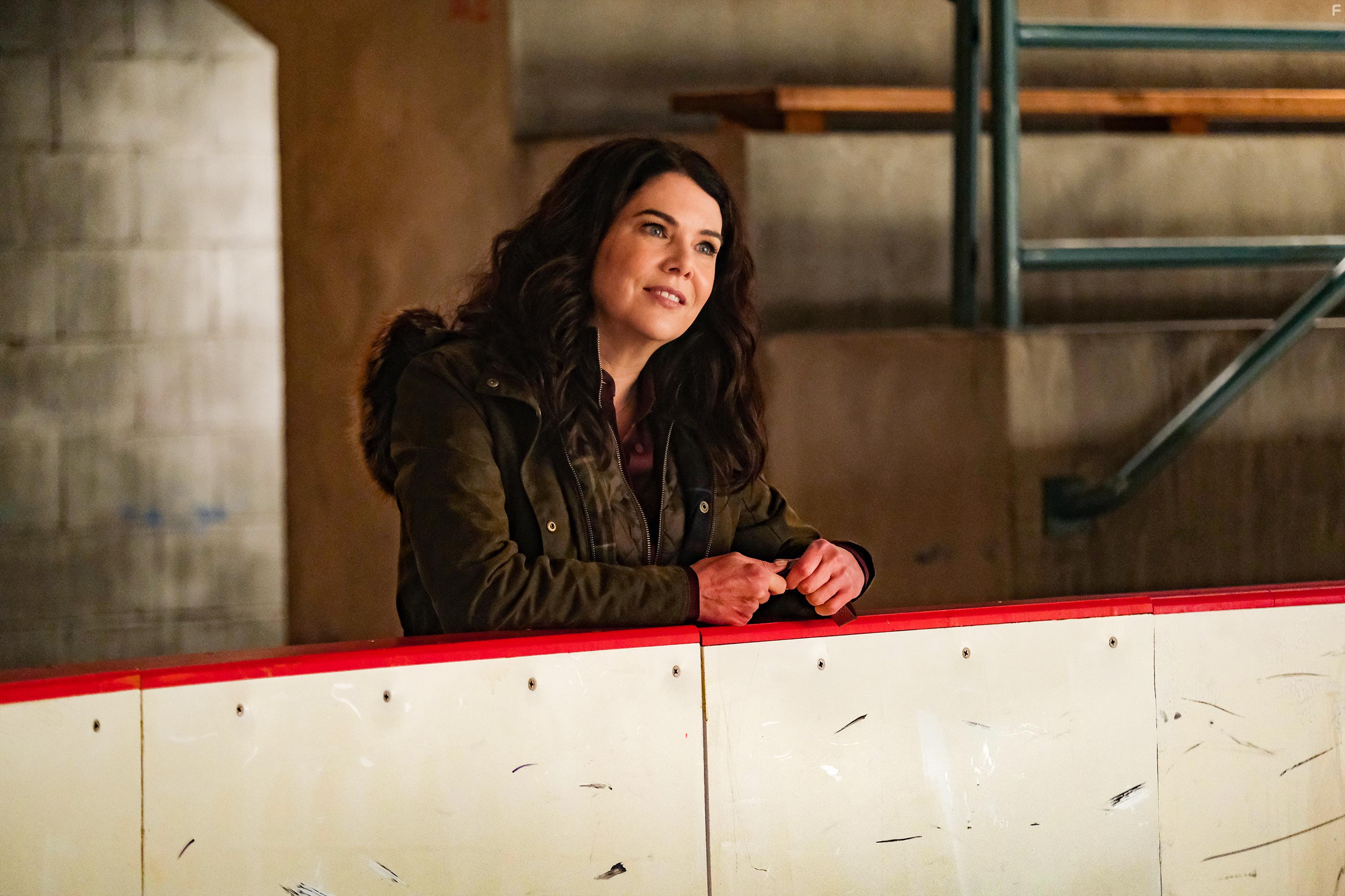 Lauren Graham in The Mighty Ducks: Game Changers (2021)