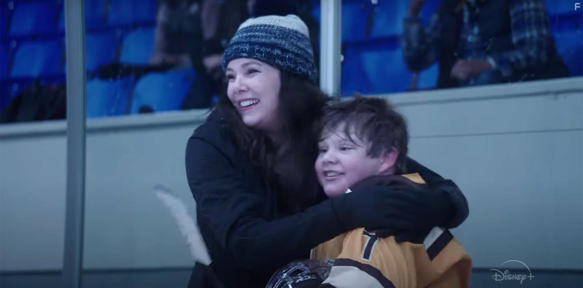 Lauren Graham and Maxwell Simkins in The Mighty Ducks: Game Changers (2021)