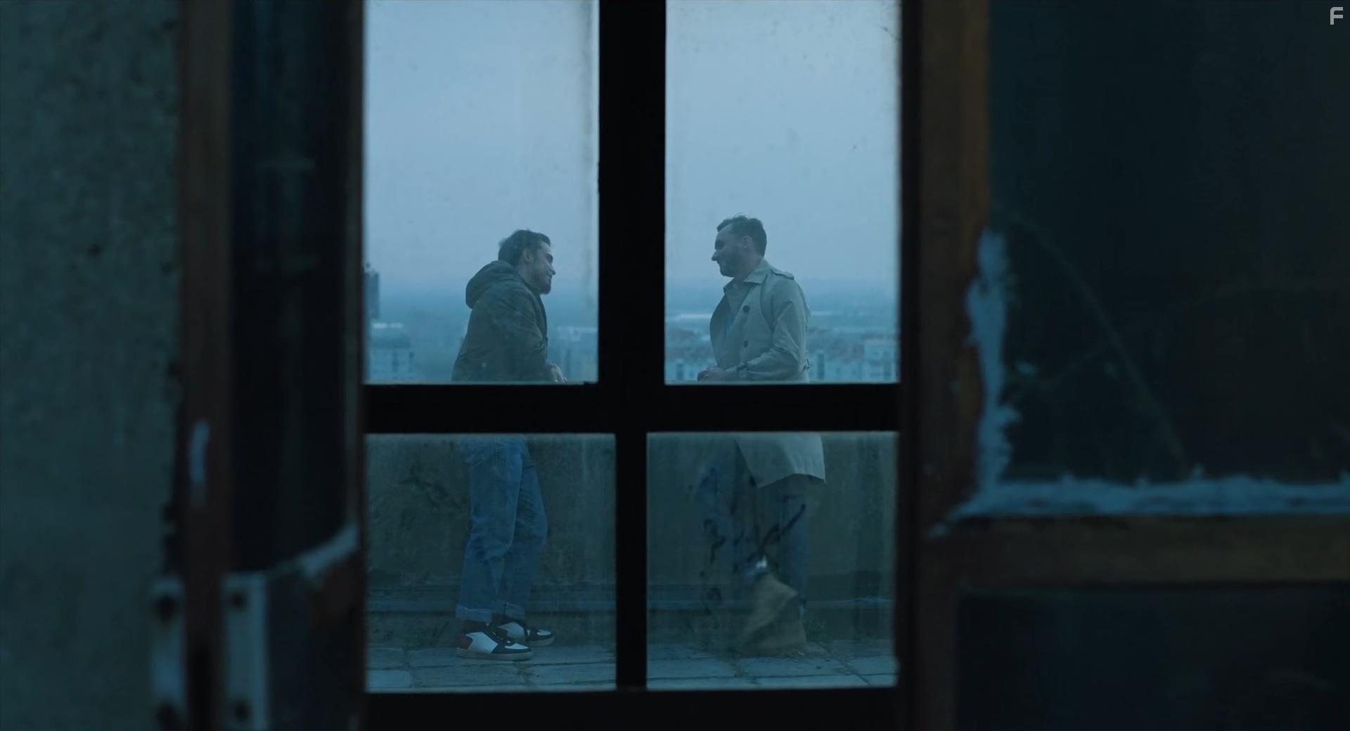 Eimutis Kvosciauskas and Dogac Yildiz in Advokatas (2020)