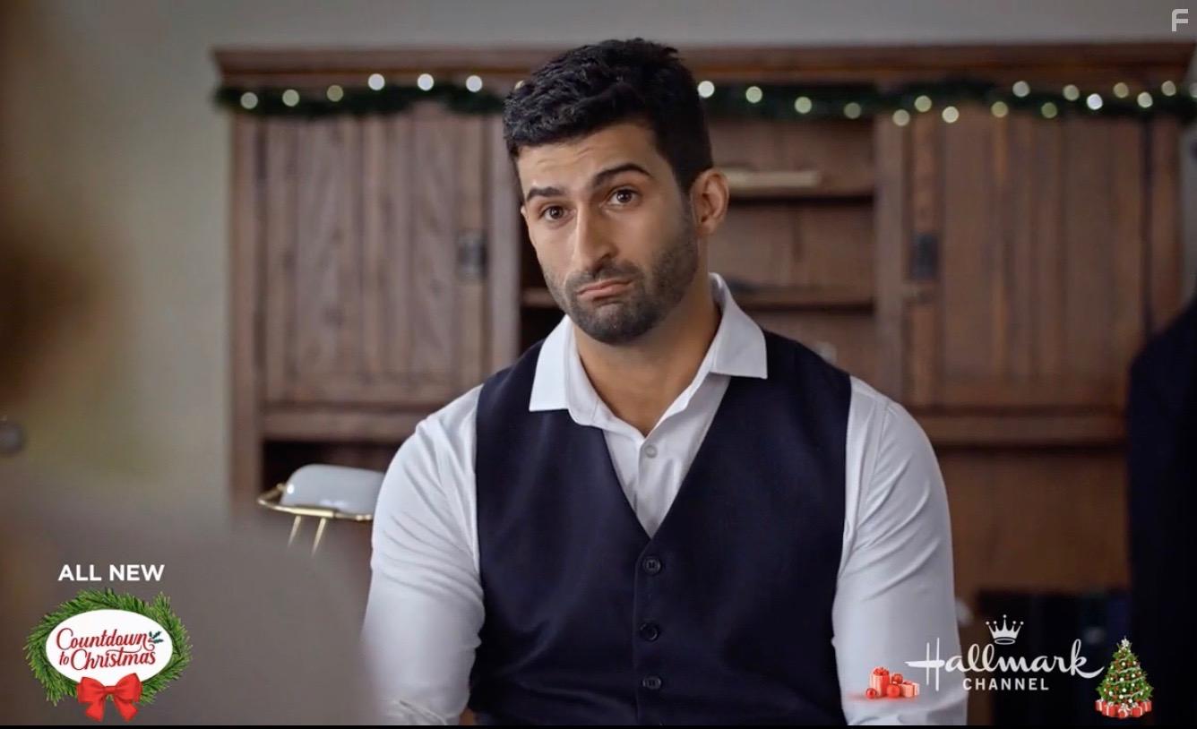 Ren Escobar Jr. in Heart of the Holidays (2020)