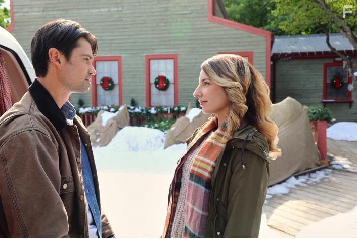 Vanessa Lengies and Corey Sevier in Heart of the Holidays (2020)