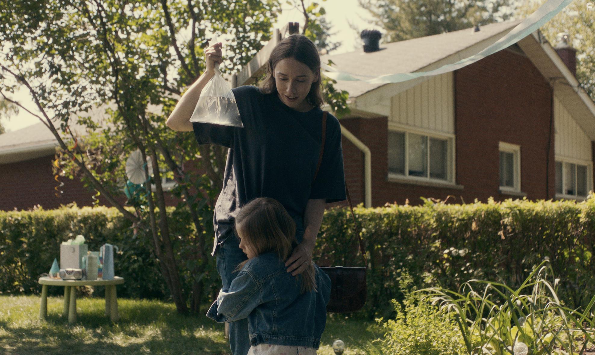 Margaux Vaillancourt and Sarah Sutherland in Like a House on Fire (2020)