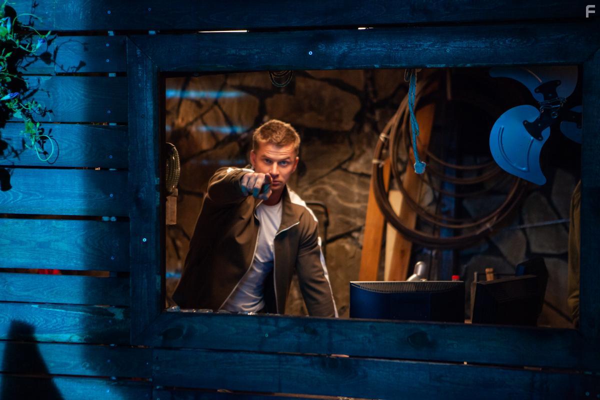 Любовь и монстры #11