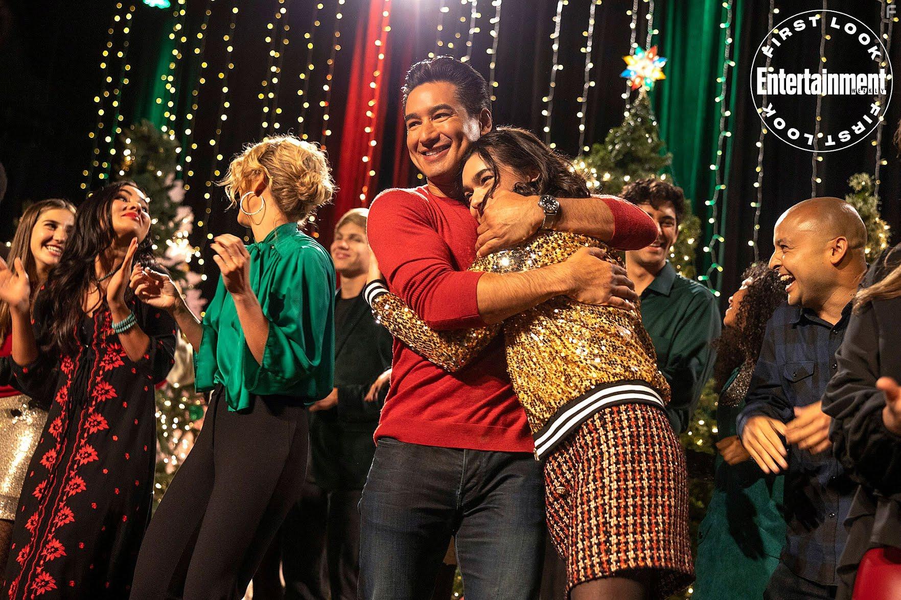 Mario Lopez, AnnaLynne McCord, Marycarmen Lopez, and Paulina Chvez in Feliz NaviDAD (2020)