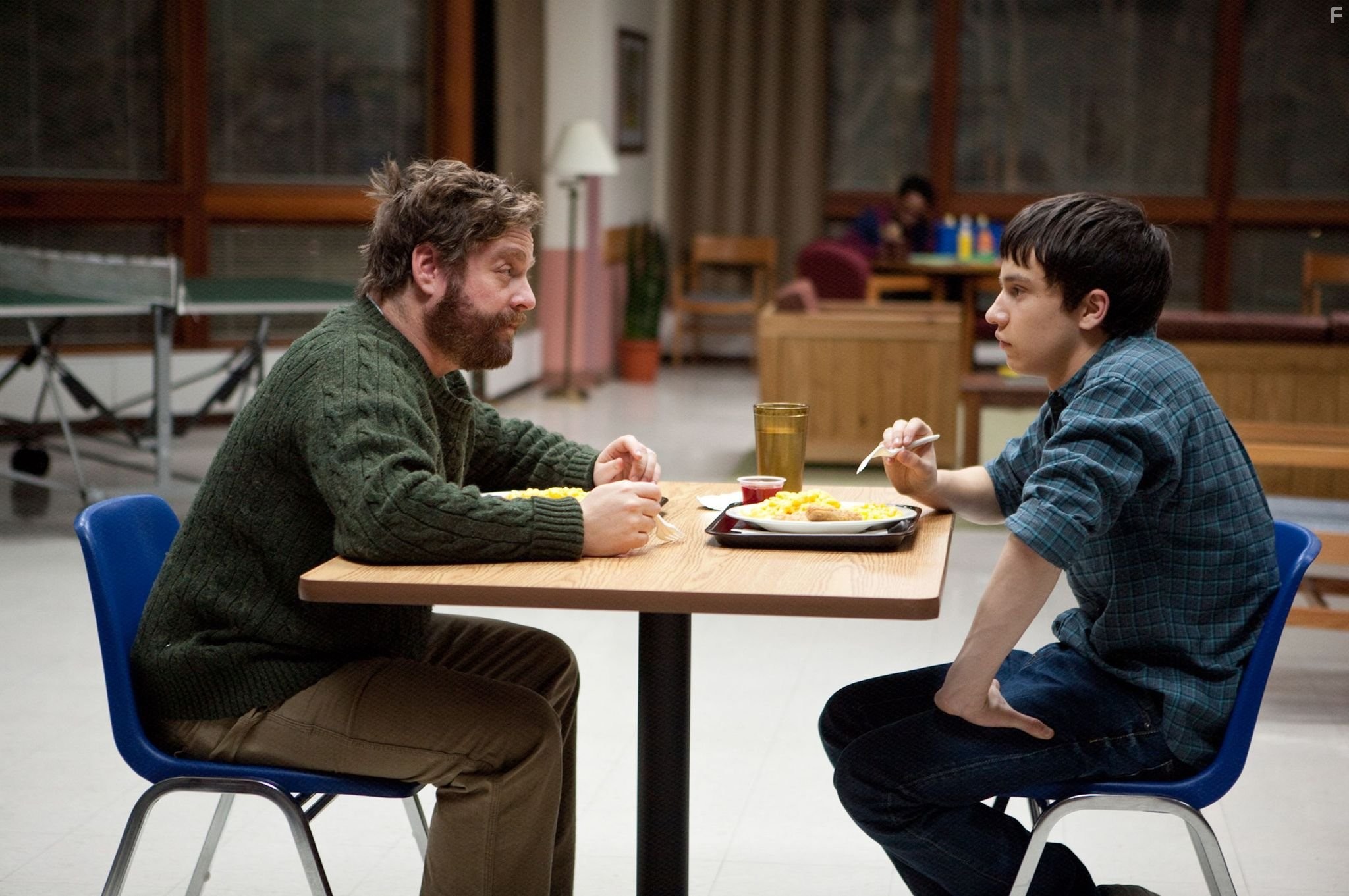 Zach Galifianakis and Keir Gilchrist in Это очень забавная история (2010)