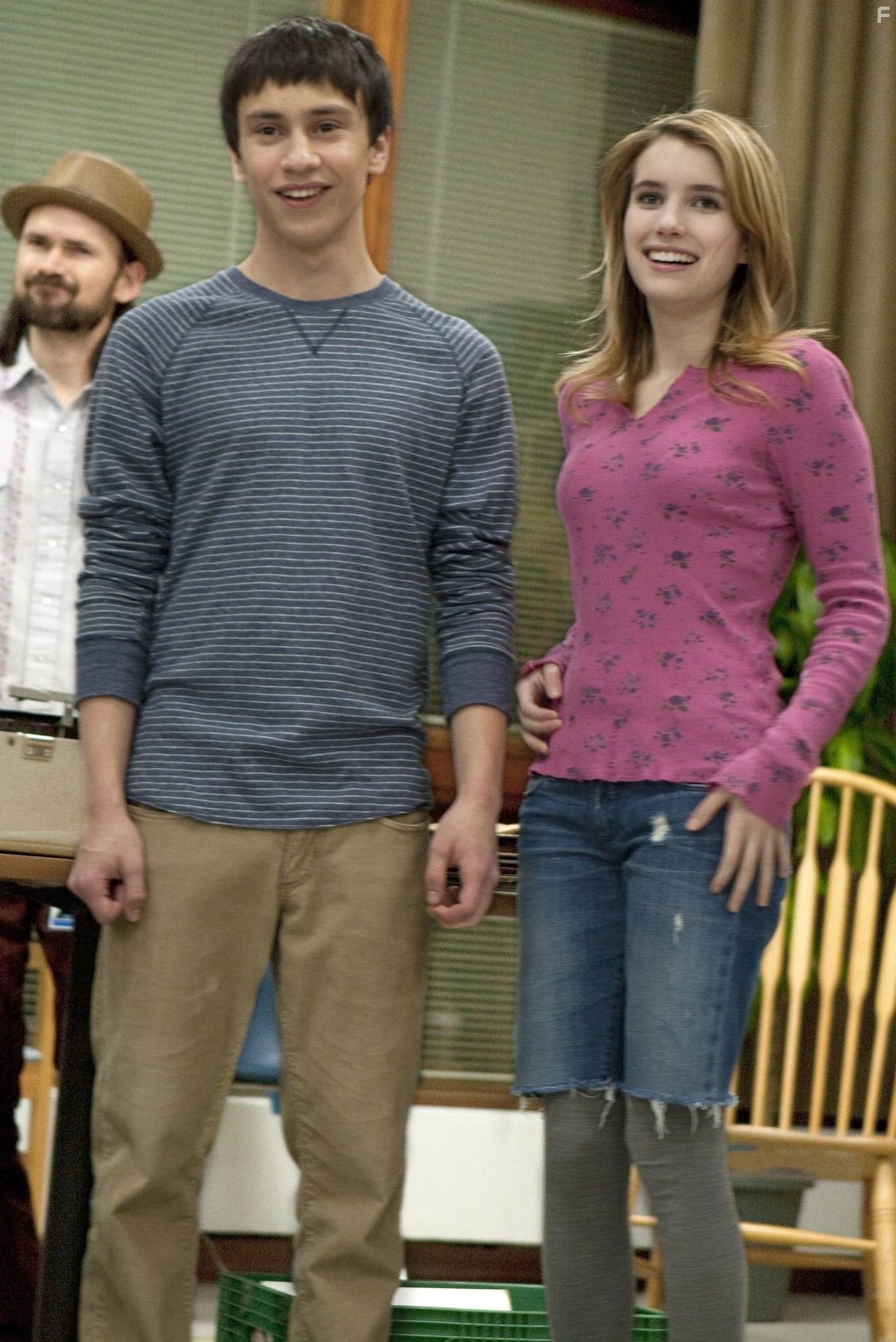 Emma Roberts and Keir Gilchrist in Это очень забавная история (2010)