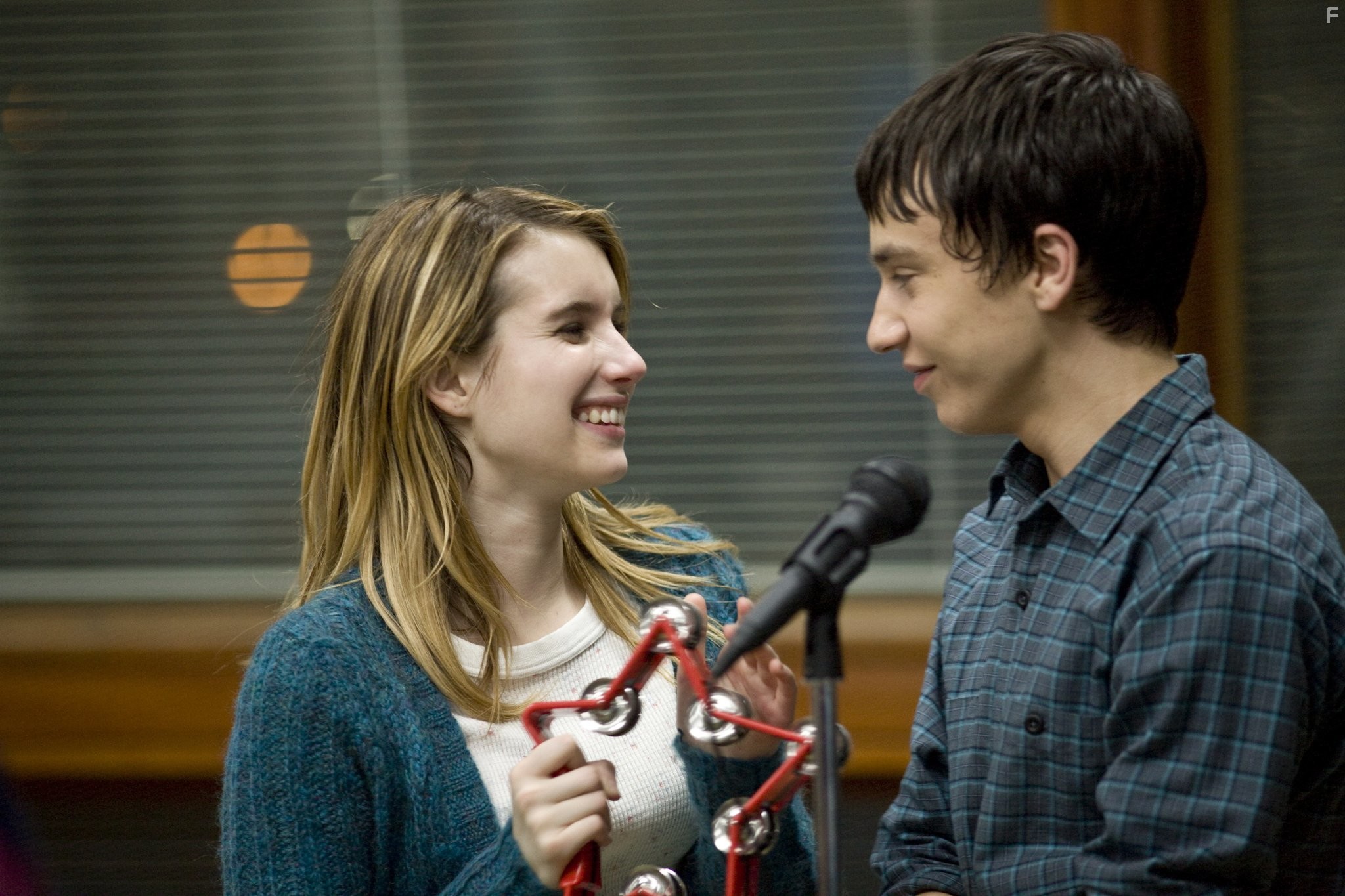 Emma Roberts and Keir Gilchrist in Это очень забавная история (2010)