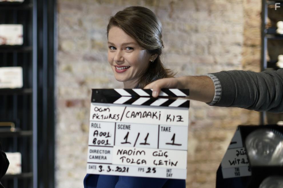 Burcu Biricik in Camdaki Kiz (2021)