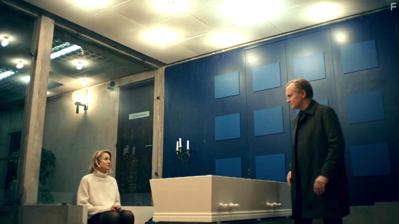 Trine Dyrholm and Ulrich Thomsen in Forhret (2019)
