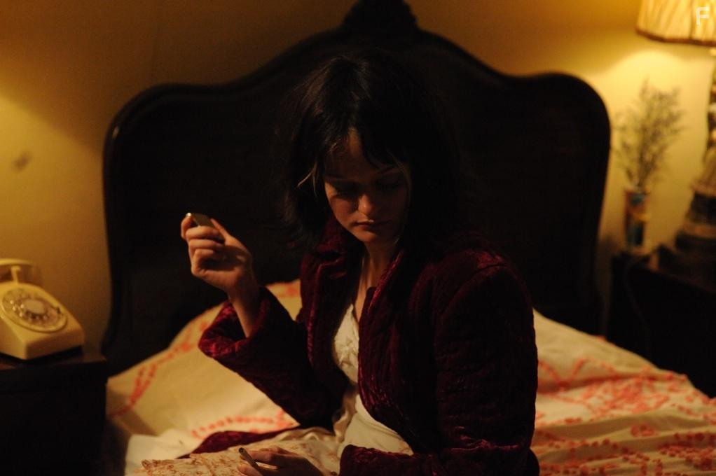 Fallon Goodson in Maladies (2012)