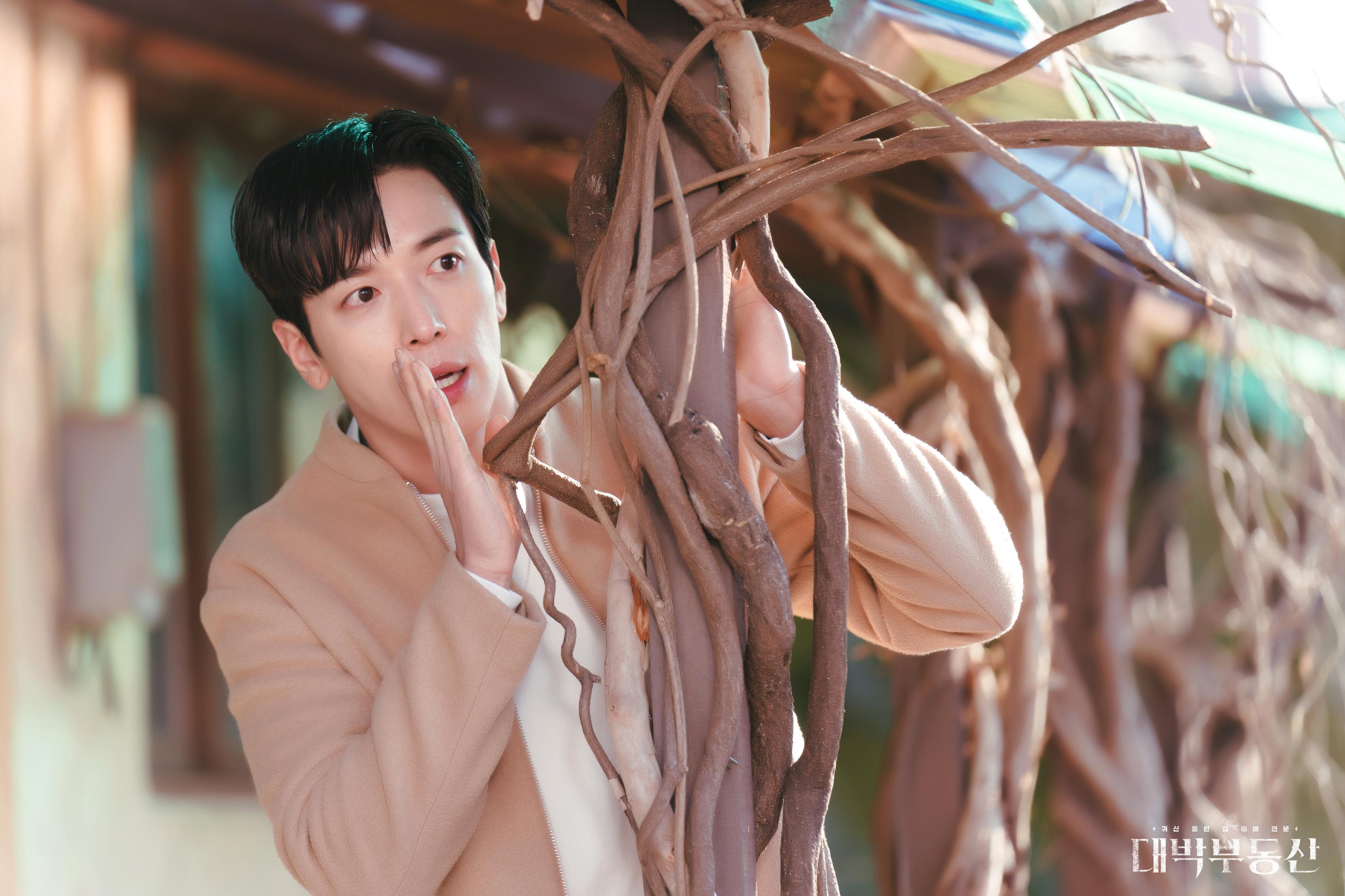 Yong-hwa Jung in Daebakbudongsan (2021)