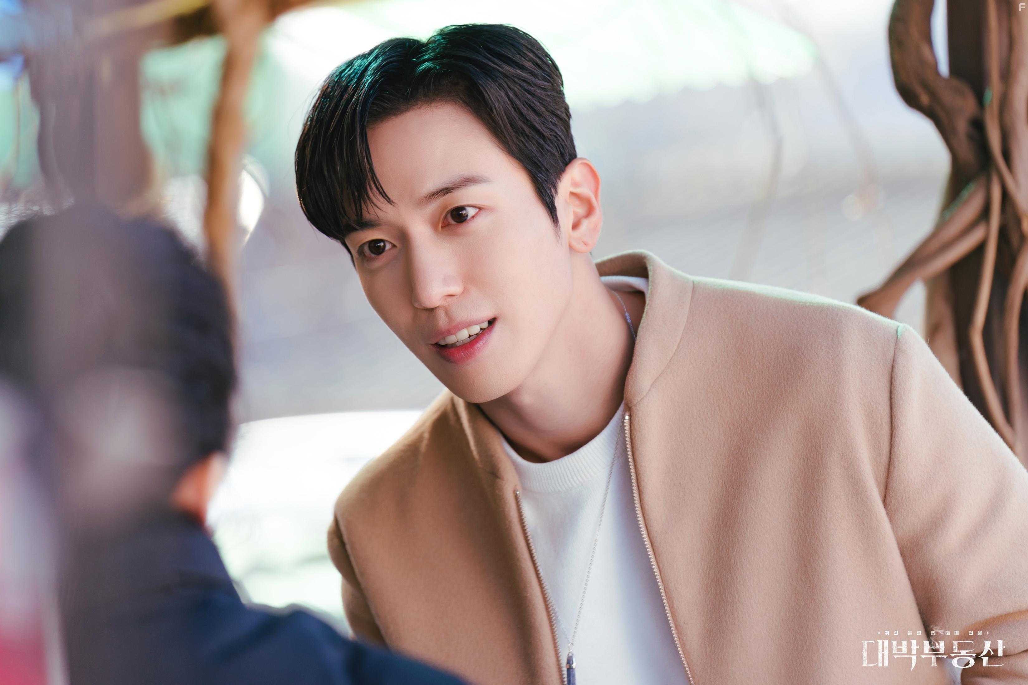 Yong-hwa Jung in Daebakbudongsan (2021)