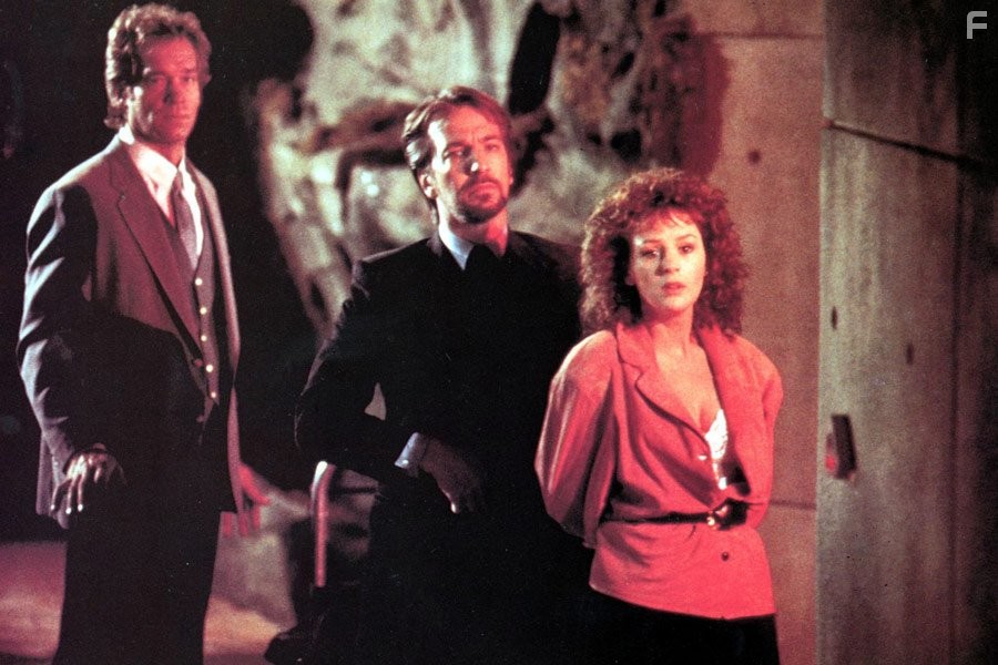 Alan Rickman, Bonnie Bedelia, and Dennis Hayden in Крепкий орешек (1988)