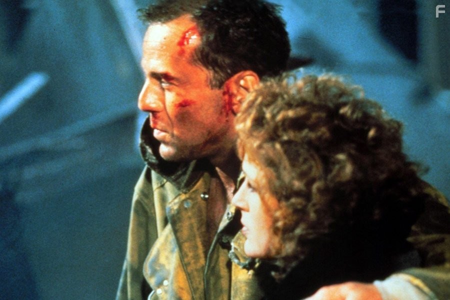Bruce Willis and Bonnie Bedelia in Крепкий орешек (1988)