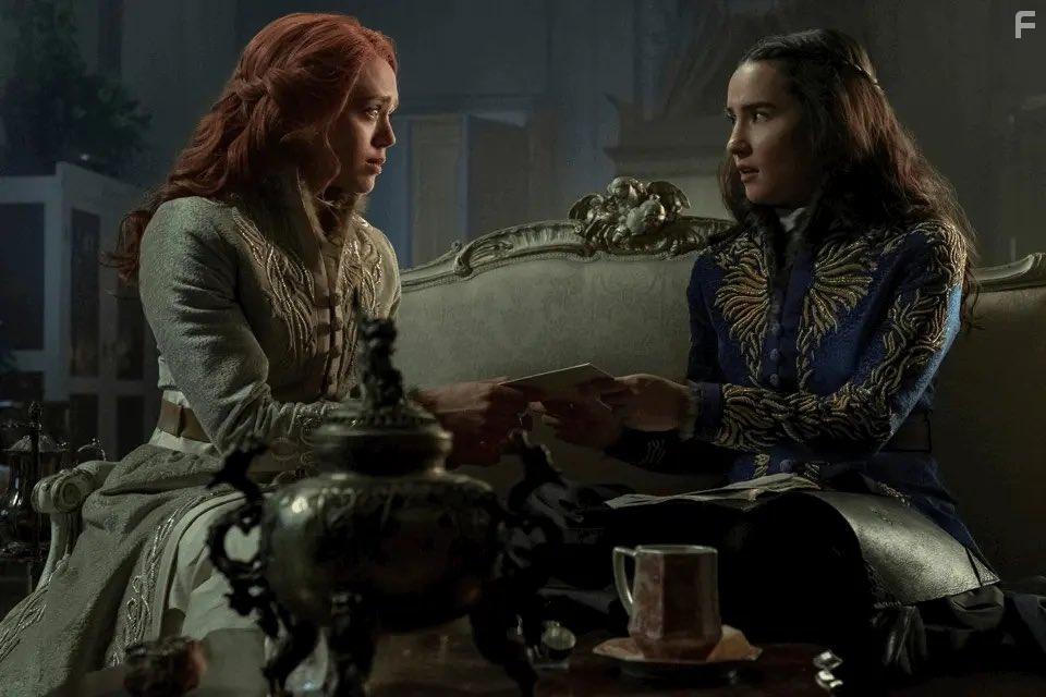 Daisy Head and Jessie Mei Li in Shadow and Bone (2021)