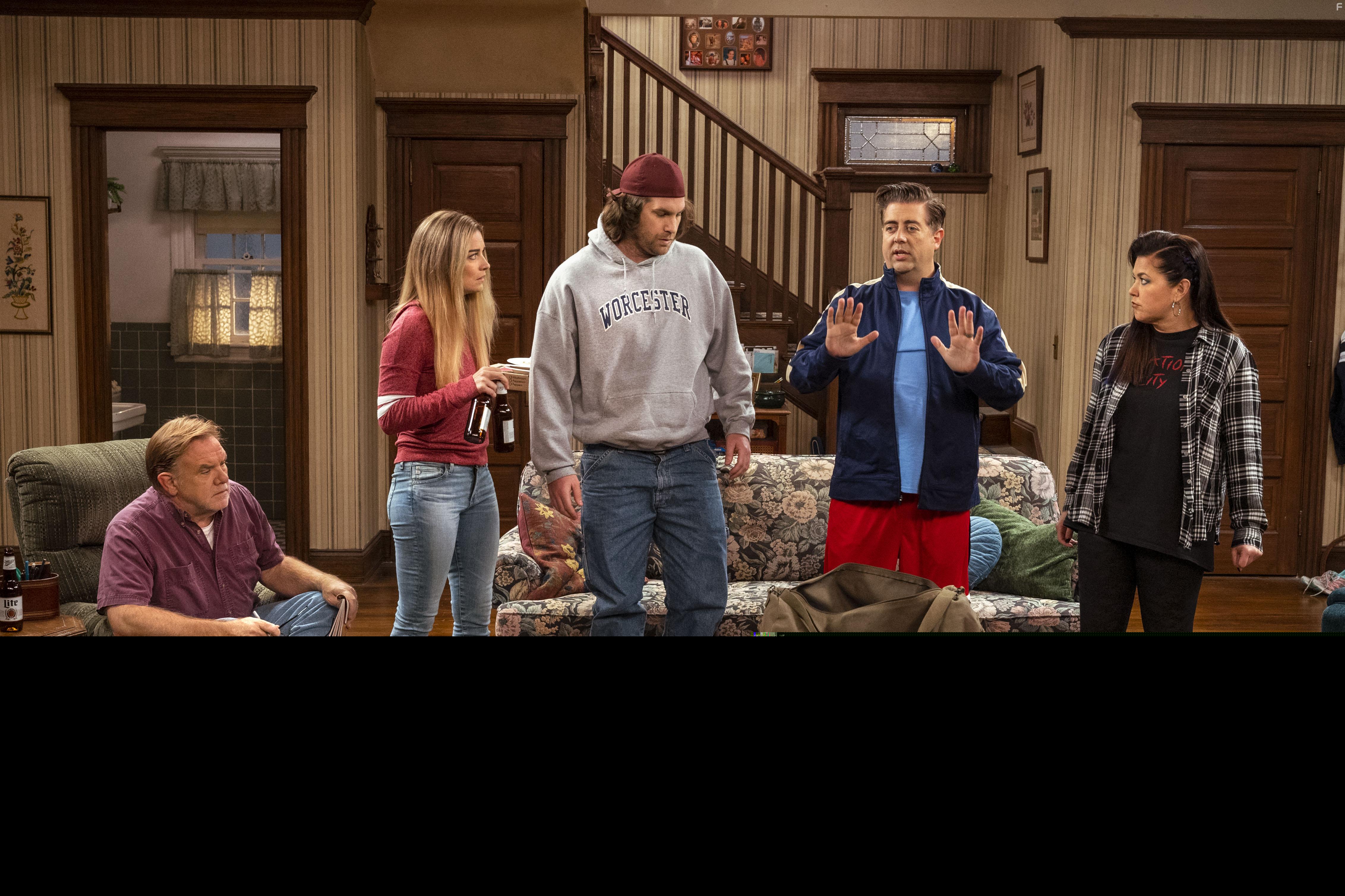 Brian Howe, Annie Murphy, Eric Petersen, Mary Hollis Inboden, and Alex Bonifer in Kevin Can F**k Himself (2021)