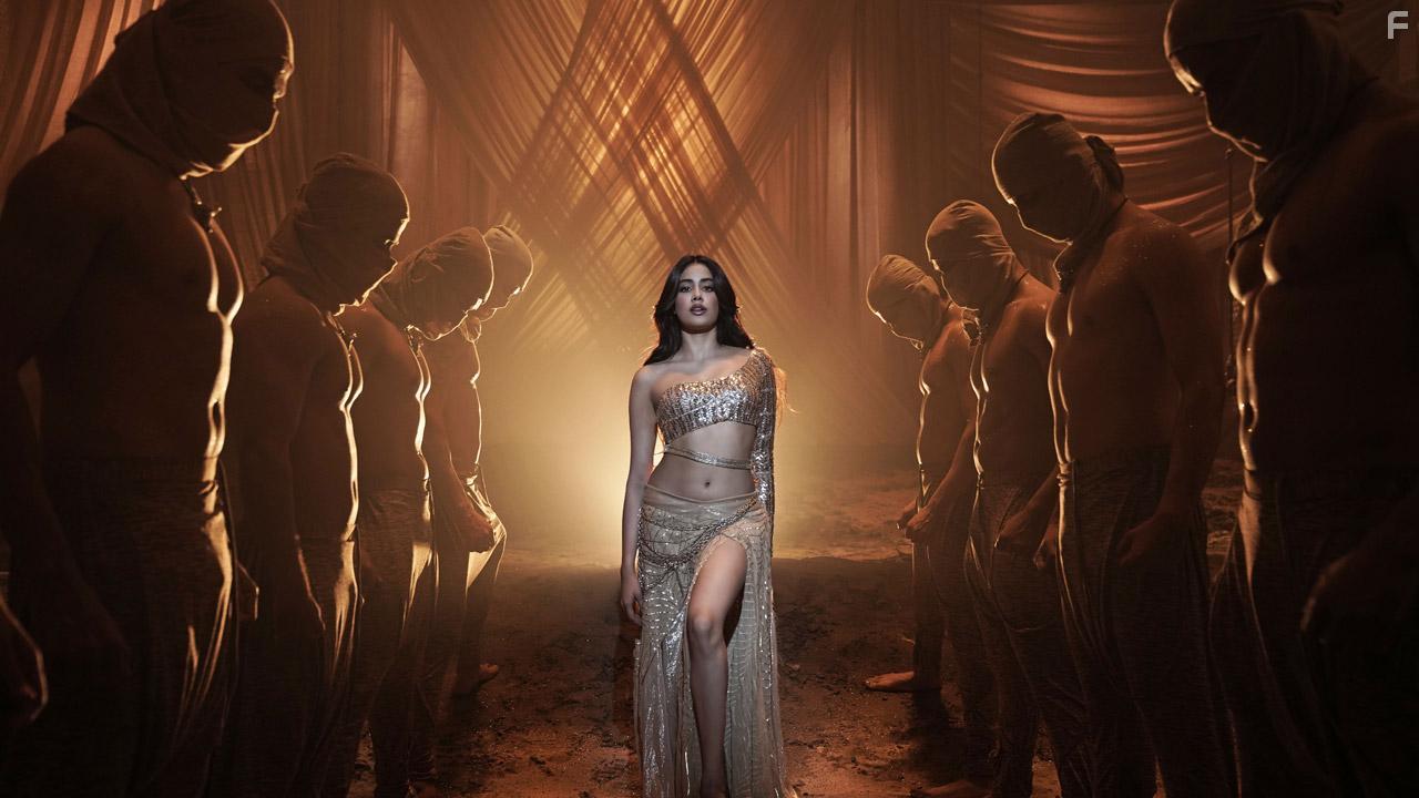 Janhvi Kapoor in Roohi (2021)