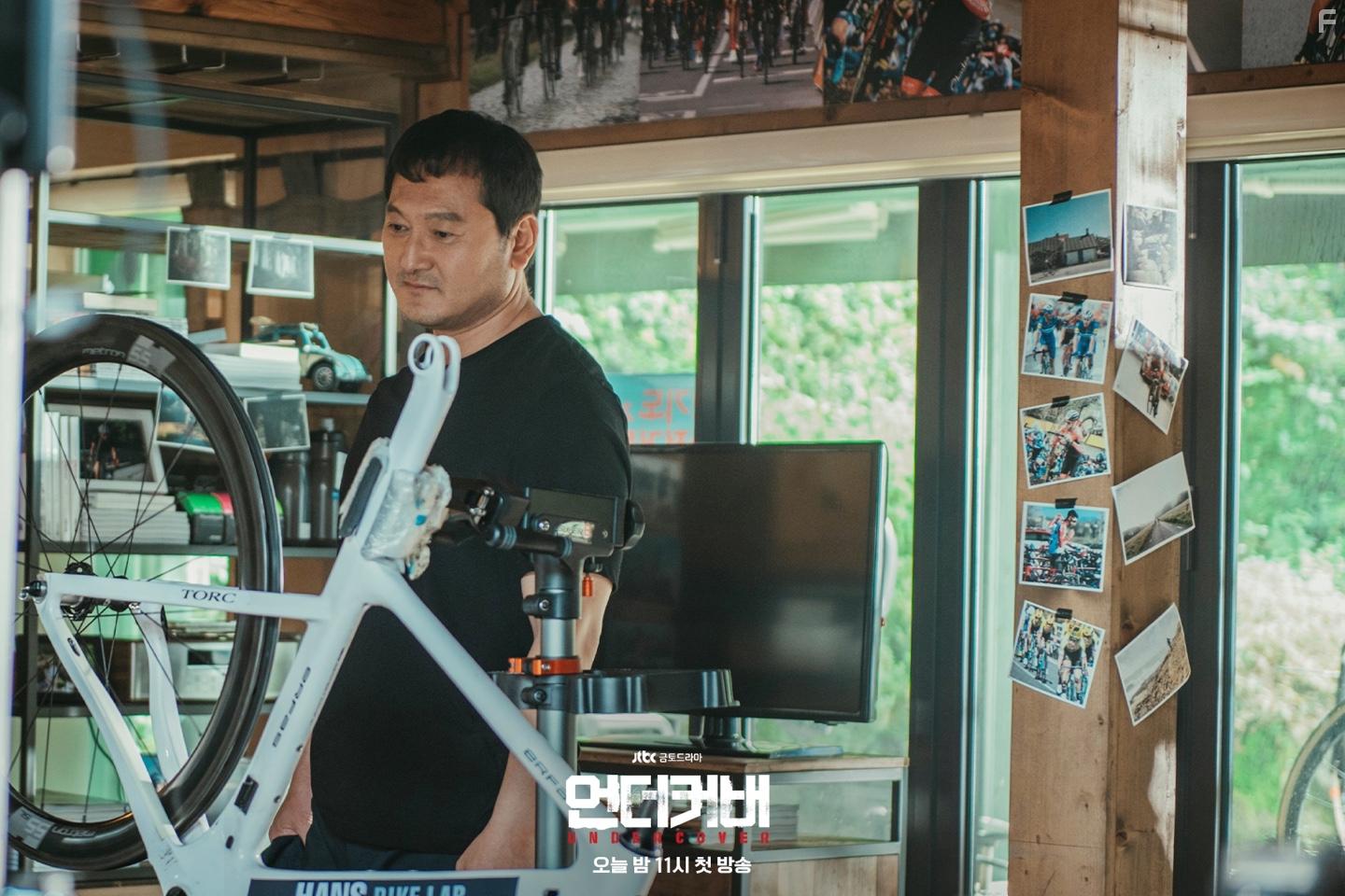 Man-sik Jeong in Eondeokeobeo (2021)