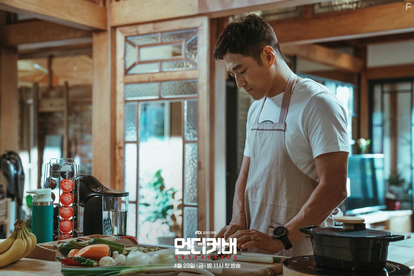 Jin-hee Ji in Eondeokeobeo (2021)