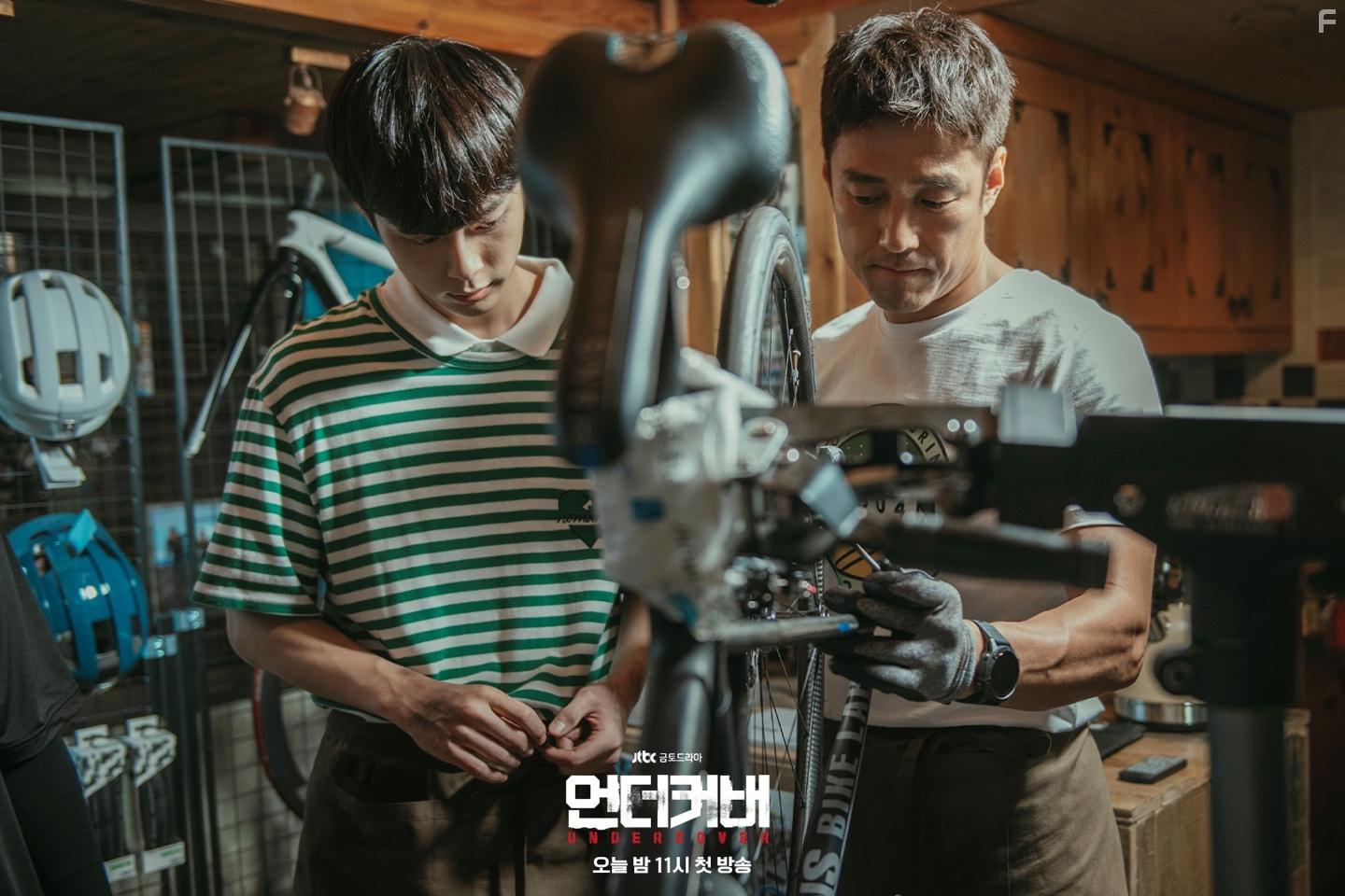 Jin-hee Ji in Eondeokeobeo (2021)